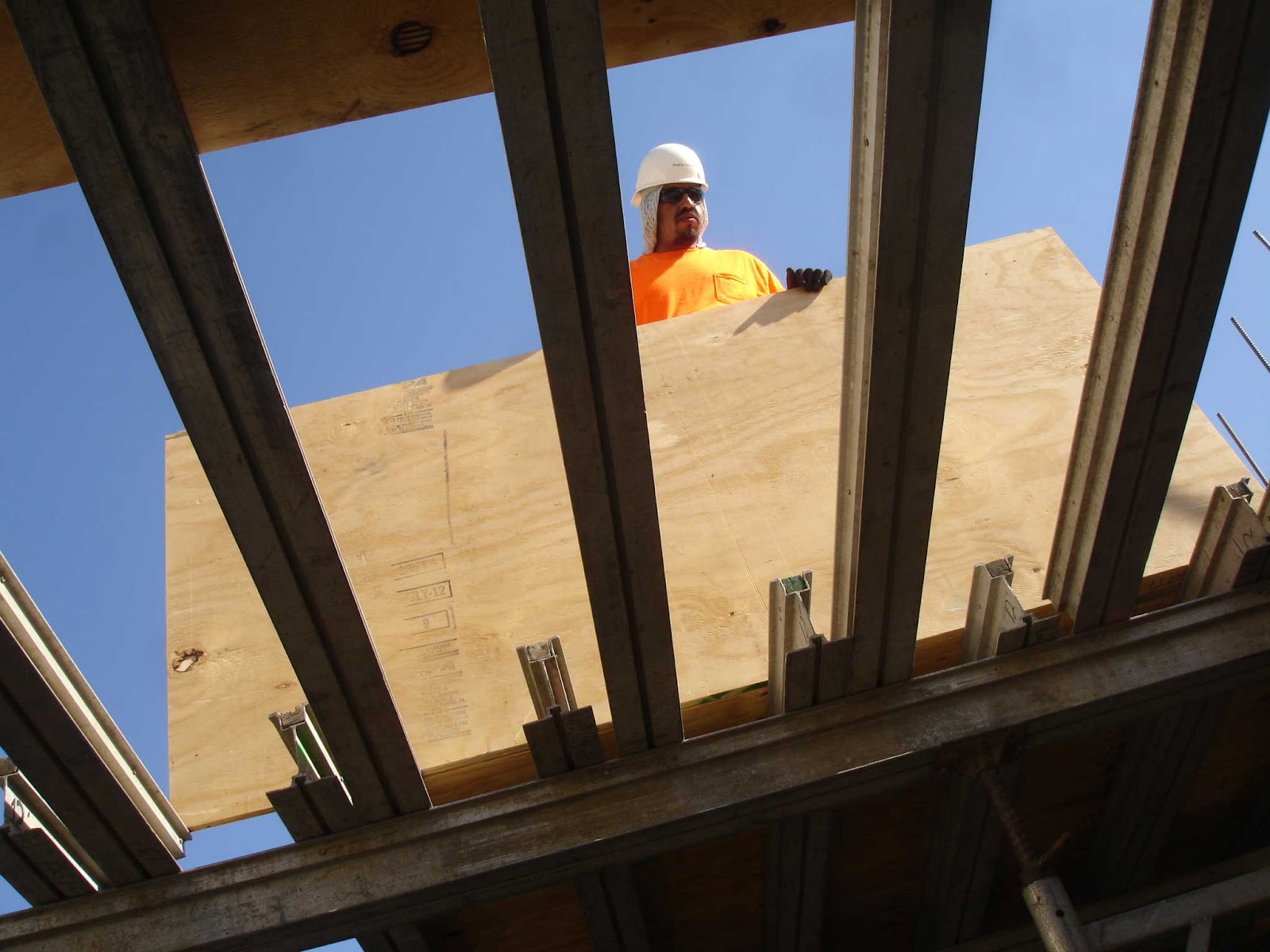 PSL Architects: The Serrano - Concrete deck formwork