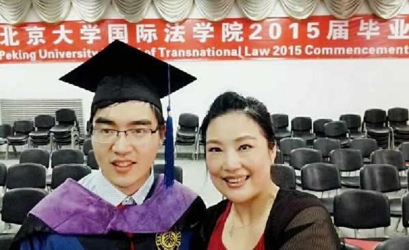 Chinese single mother raises disabled son to get into Harvard