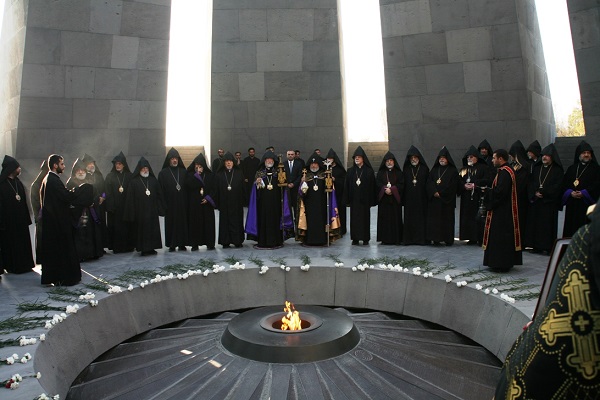 Karekin II y Aram I conmemoran juntos a las víctimas del Genocidio Armenio