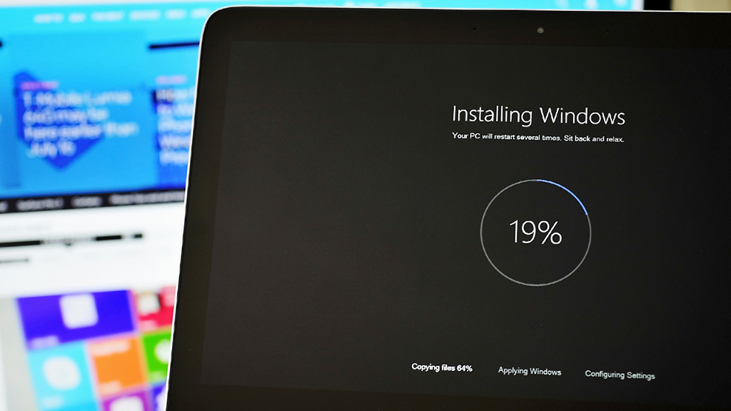 Offline обновление. Installing Windows 10 your PC will restark several times..