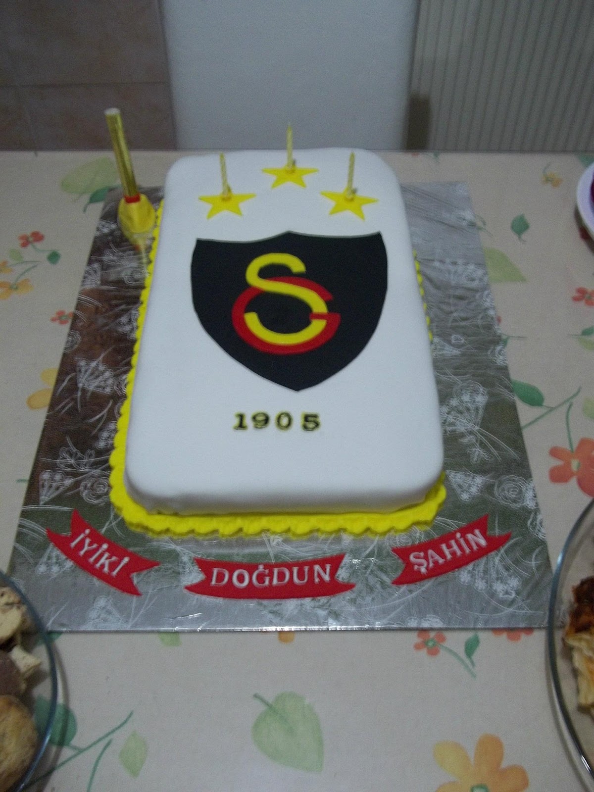 SEMRA �nın pastaları galatasaraylı pasta 50 kişilik