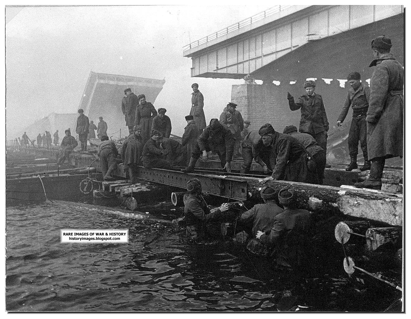 http://2.bp.blogspot.com/-u4XwM948txw/ToVsb96WtFI/AAAAAAAAGhk/53mUefTthKw/s1600/soviet-soldiers-builad-a-pontoon-bridge-across-oder-to-reach-berlin-1945.jpg
