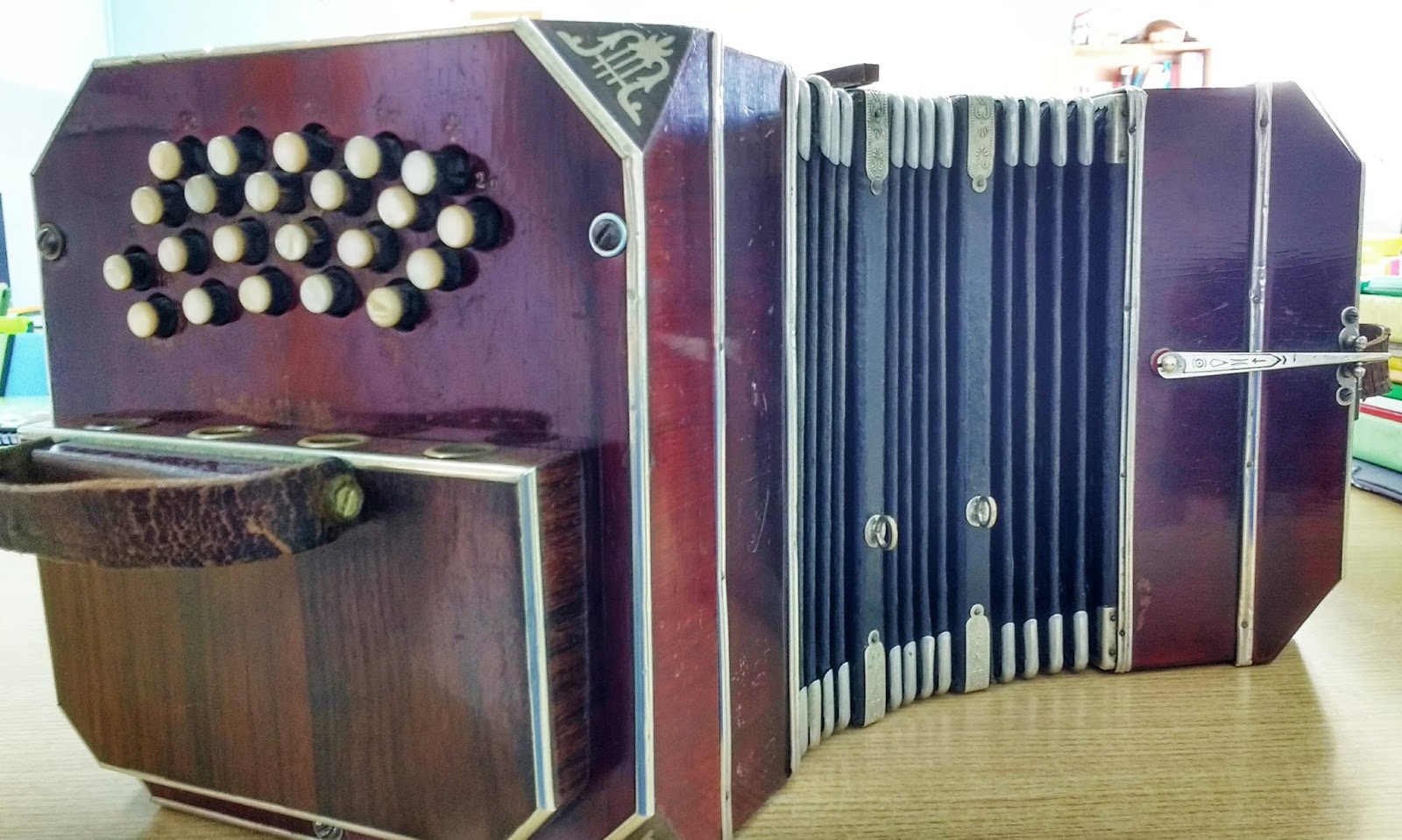 ABDUCIDO POR EL BANDONEÓN BANDONEÓN ALEMÁN DE 104 TONOS