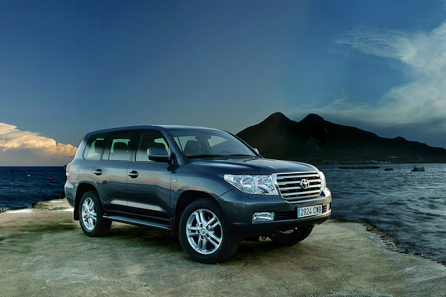 Toyota Land Cruiser serii 200, V8, diesel