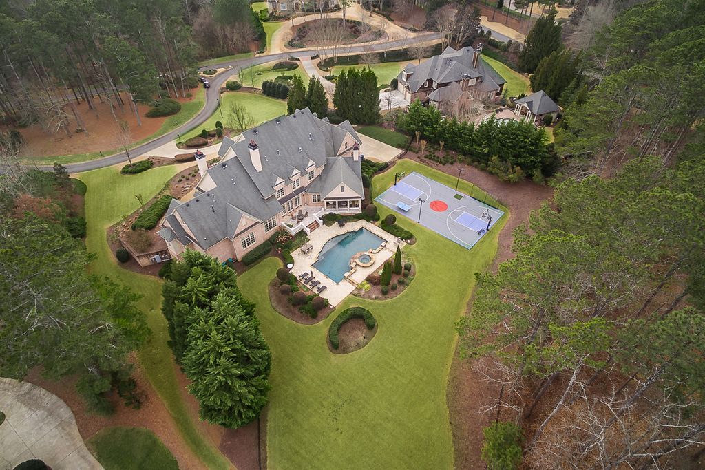THE AMERICAN MANION Kim ZolciakBiermann's Former 17,000 Square Foot