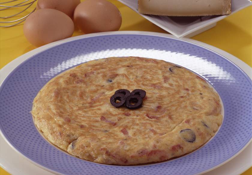 DEGUSTANDO LA VIDA SANAMENTE Tortilla de maíz con queso y beicon