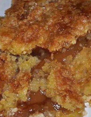 Dump Cake With Apple Pie Filling And Caramel Dump Cake With Apple Pie Filling And Caramel