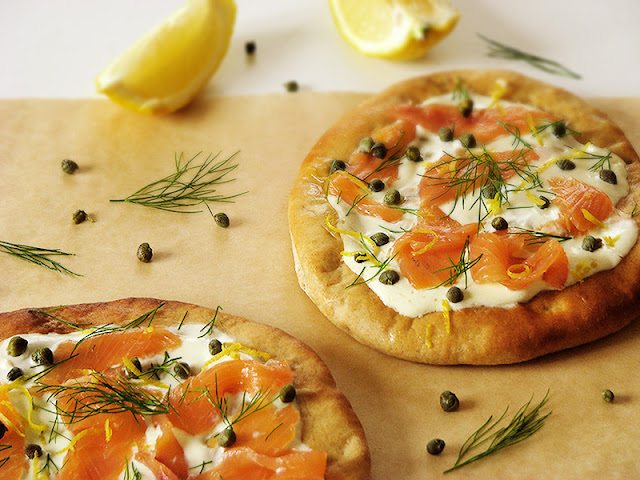 Mini pizzas au saumon fumé et à l'aneth Recette bio de pizzas au saumon fumé et à l'aneth