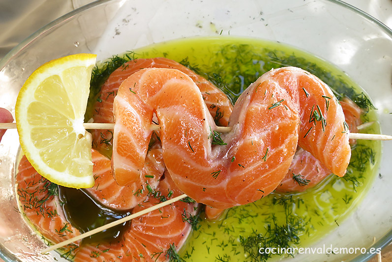 Brochetas preparadas listas para asar