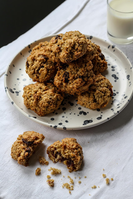 The Spoon and Whisk: Oatmeal, Cinnamon and Sultana Cookies