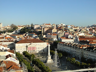 praça Lisboa com teatro D. Maria ao fundo