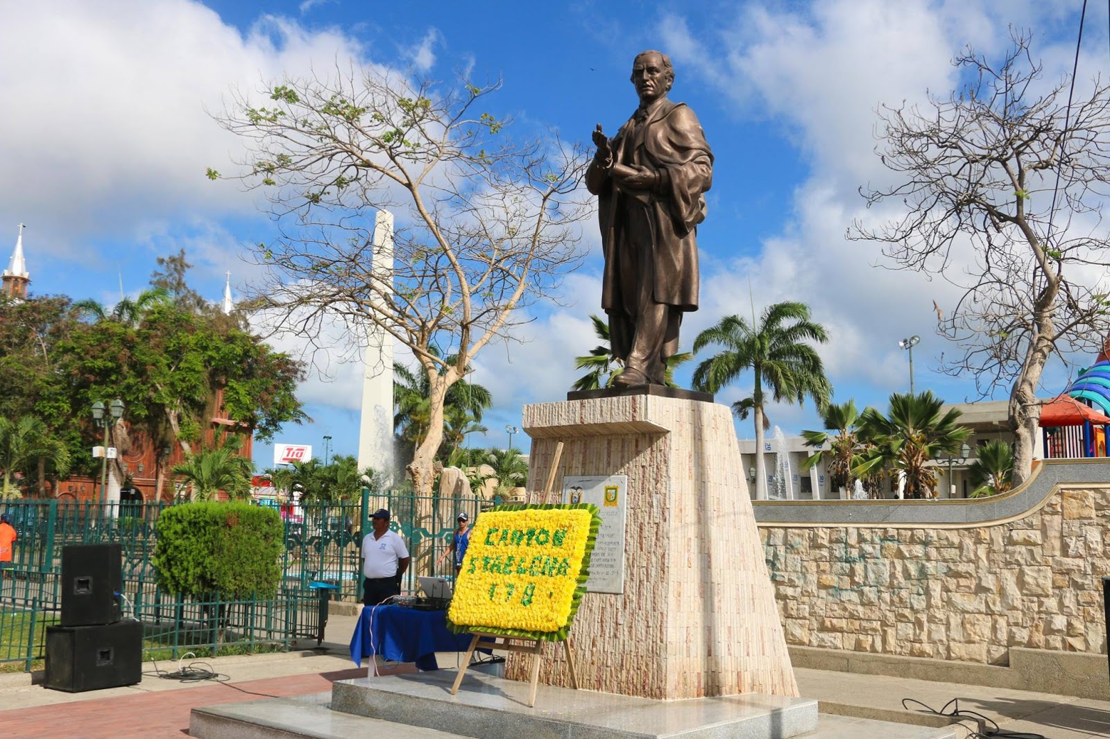 HOMENAJE A VICENTE ROCAFUERTE Y DESFILE Y ESTUDIANTIL
