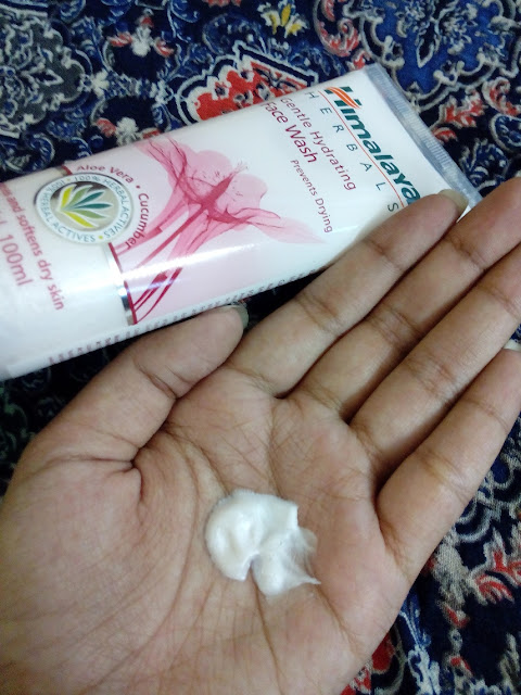HIMALAYA HERBALS GENTLE HYDRATING FACE WASH REVIEW, PICTURES & SWATCHES