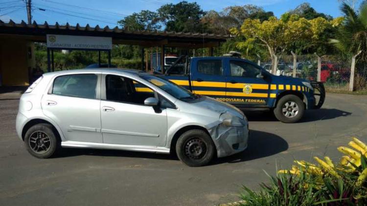 PRF recupera carro roubado e apreende 7 motocicletas na Bahia