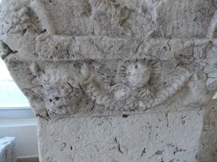 Capitel al unei coloane pătrate Adamclisi