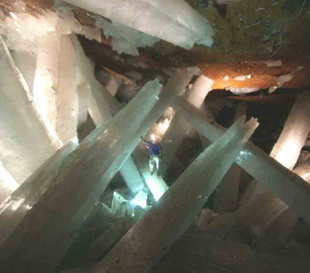 Naica - A caverna de cristais gigantes - México