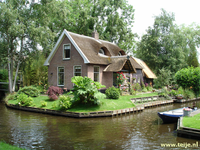 Giethoorn The Venice Of Holland Holiday 4 U