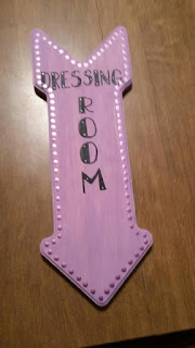 Michelle hand painted the dressing room sign---perfect!