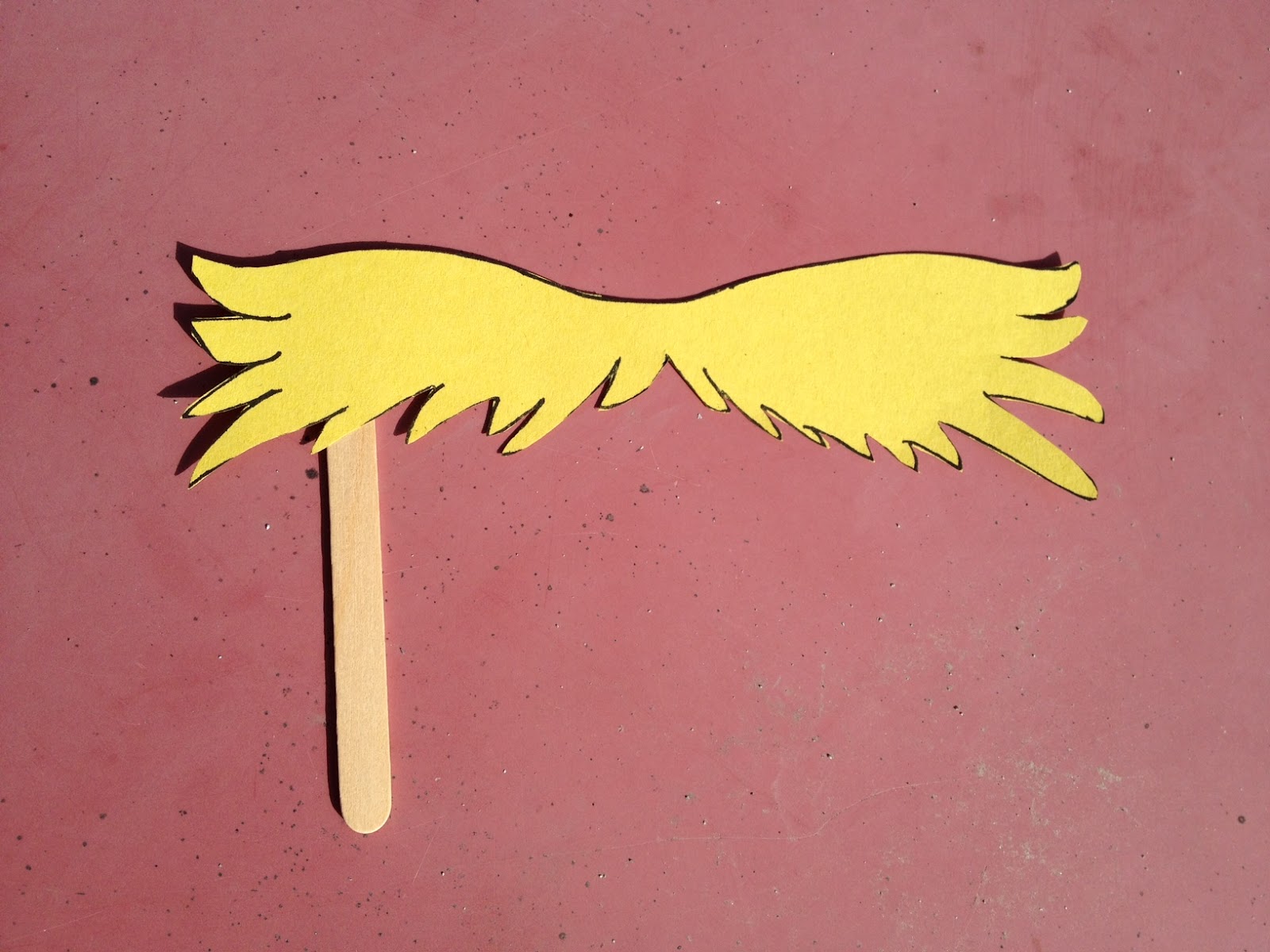 lorax-mustache-craft-apples-and-abc-s