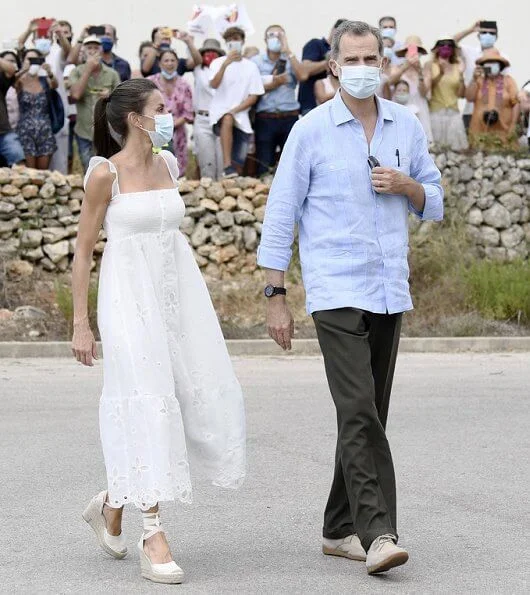 Queen Letizia wore Uterque organza dress with embroidery. Queen Letizia wore a new Macarena espadrille wedges. Queen will also go to Ibiza
