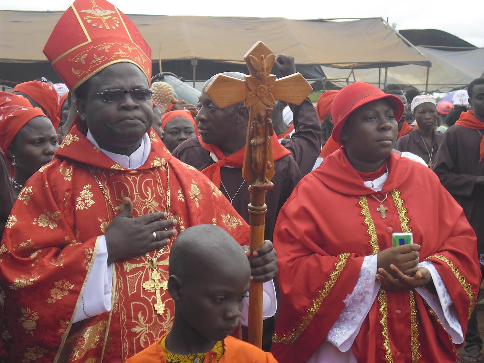 DIEU ESPRIT SAINT AU BENIN Consécration de 5 sœurs religieuses