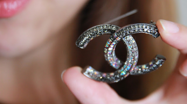Chanel Metal CC Signature Crystal Brooch Paved with Strass A86919