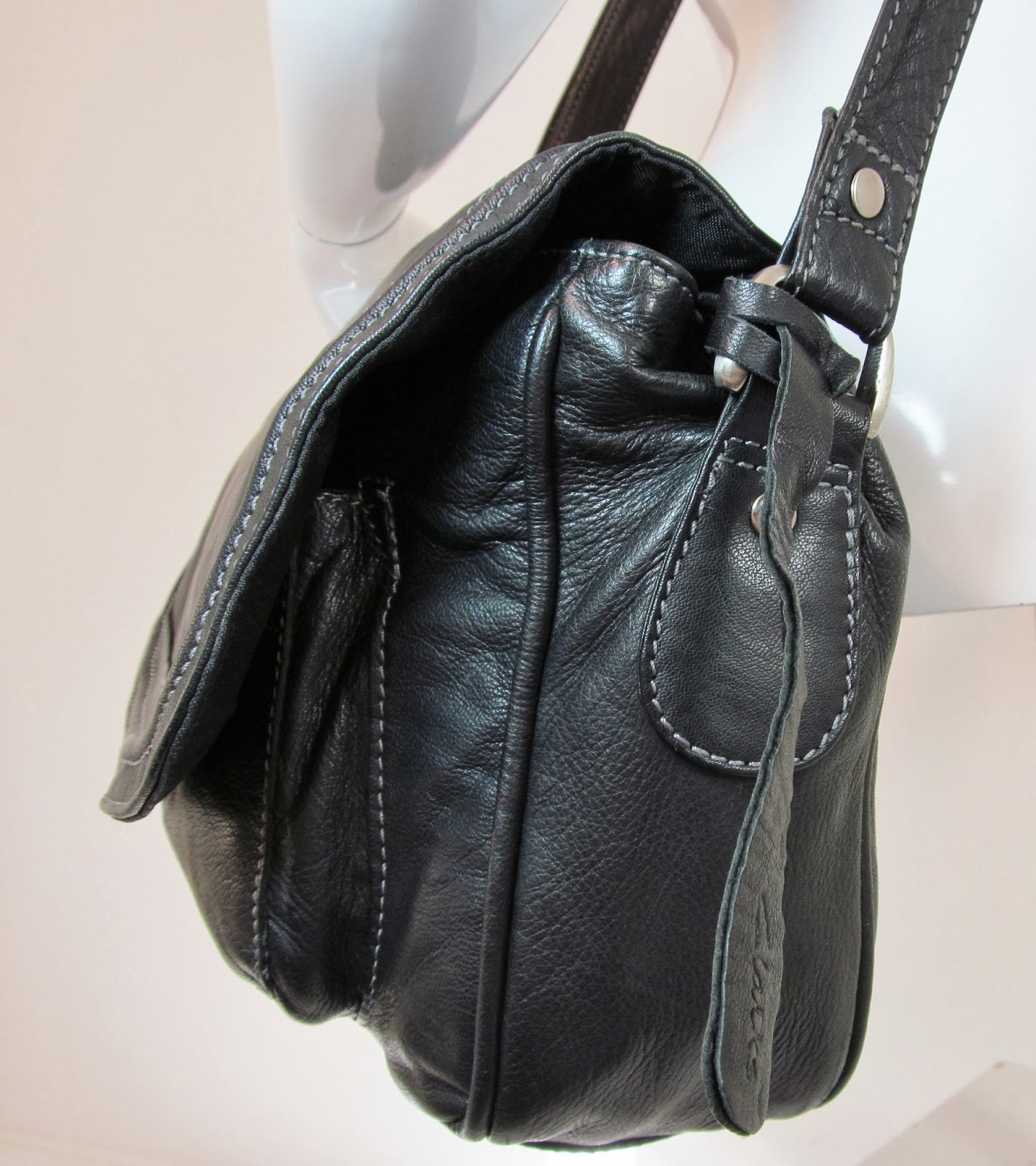 CLARKS BLACK QUALITY LEATHER SHOULDER BAG ACROSS BODY BAG HANDBAG PURSE R10962 | Sangriasuzie's 