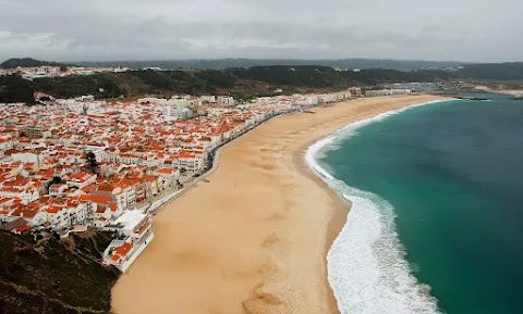 Nazaré: Desa Nelayan di Portugal 🌅