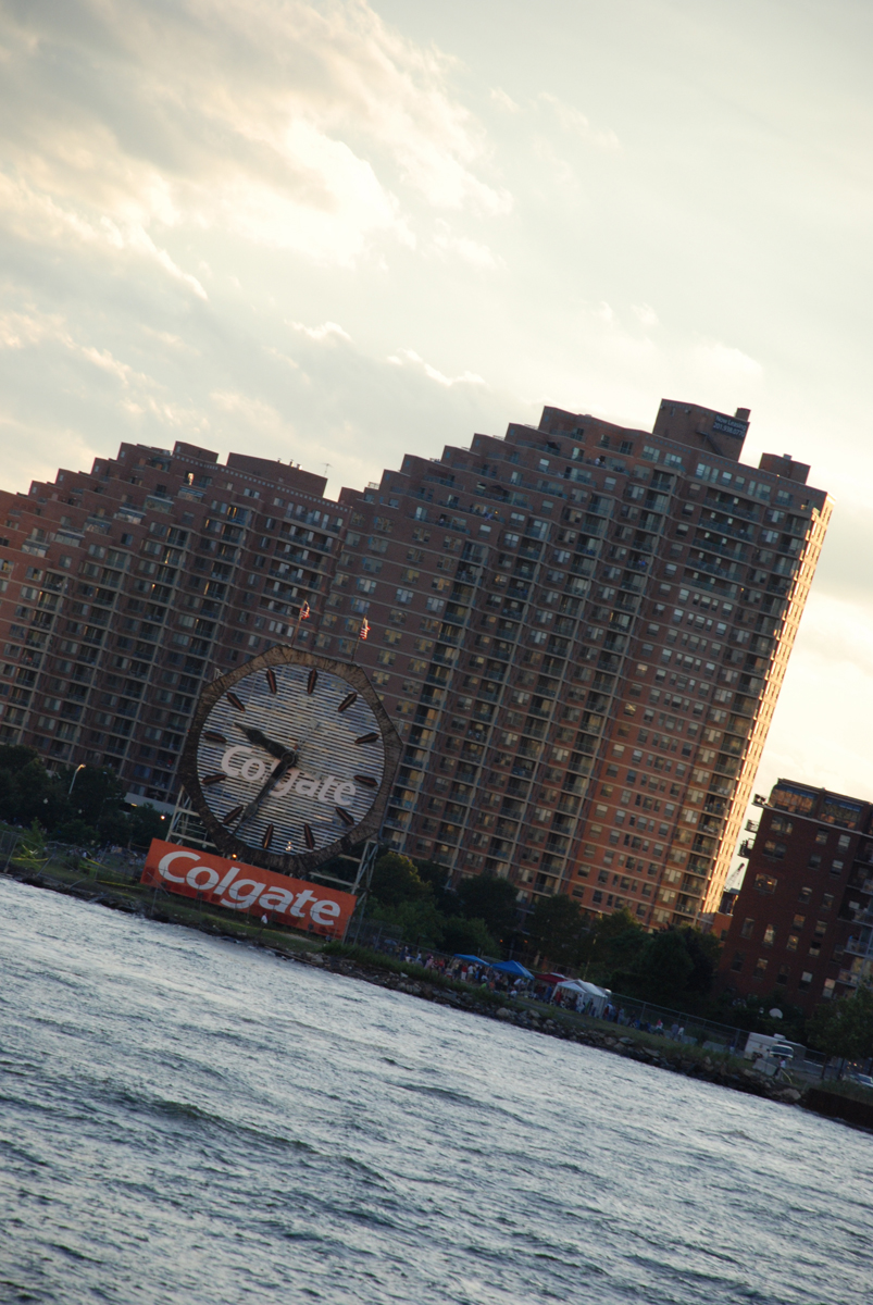 Jersey City Desk "Officer, they're looting the Food King..."