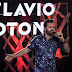 Cantor Flavio Otoni grava DVD traduzido em Libras em homenagem a mãe