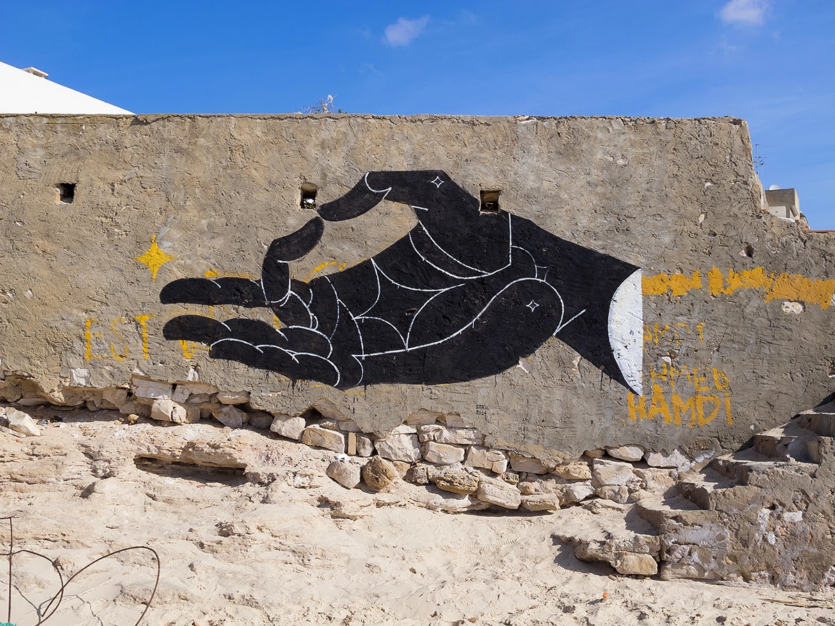 Basik just sent us a series of new shots from his latest street piece somewhere on the beach of Hammamet, a small town in Tunisia.