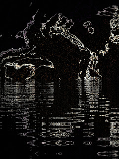 Gambar Abstrak 40 Monster Air Berwarna Putih Kegelapan Malam Warna