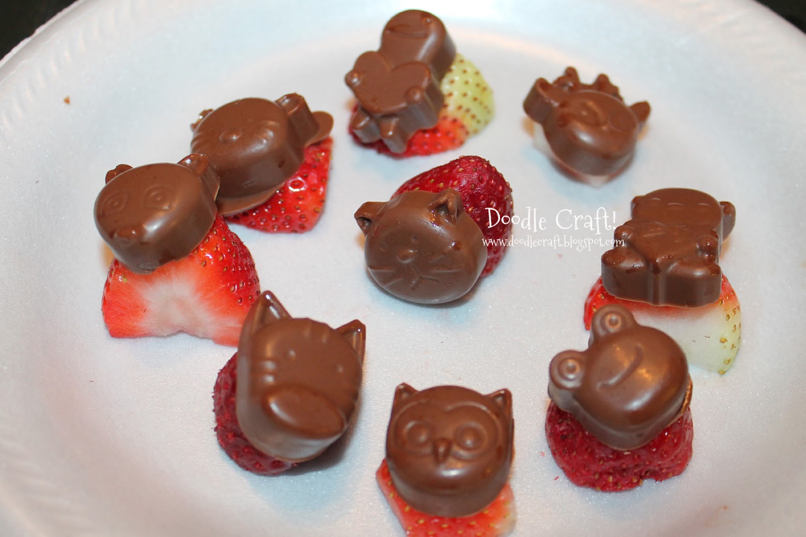 https://2.bp.blogspot.com/-uDwVWamRxEA/USz06wkB3-I/AAAAAAAAWRM/x6jfKesyb_c/s1600/animal+faced+strawberries+fun+food+crafts+creative.jpg