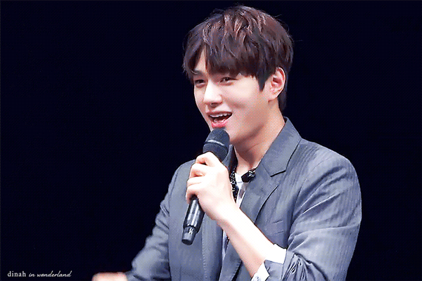 180908-JP-2nd-Fanmeeting-L19.gif
