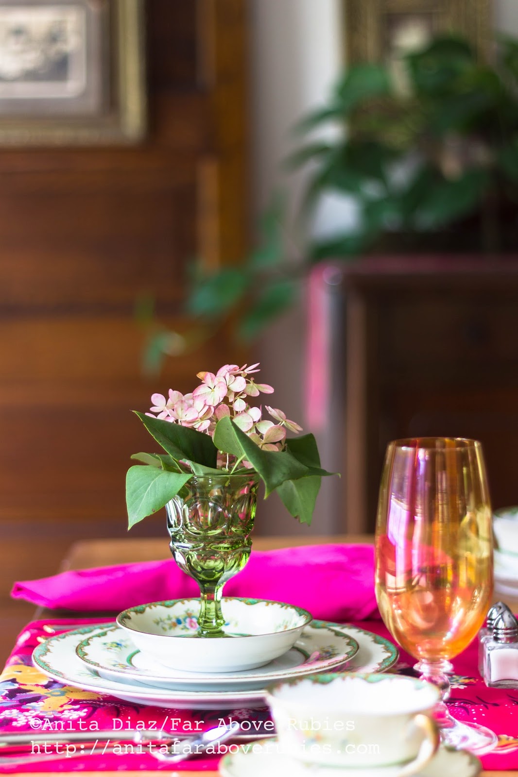 9 beautiful spring tablescapes and more