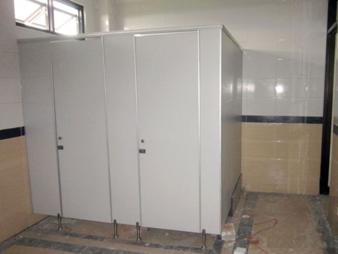 Mengenal Distributor Partisi Toilet atau Cubicle Toilet