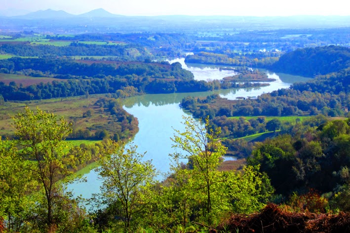 E Chiaro Nella Valle Il Fiume Appare