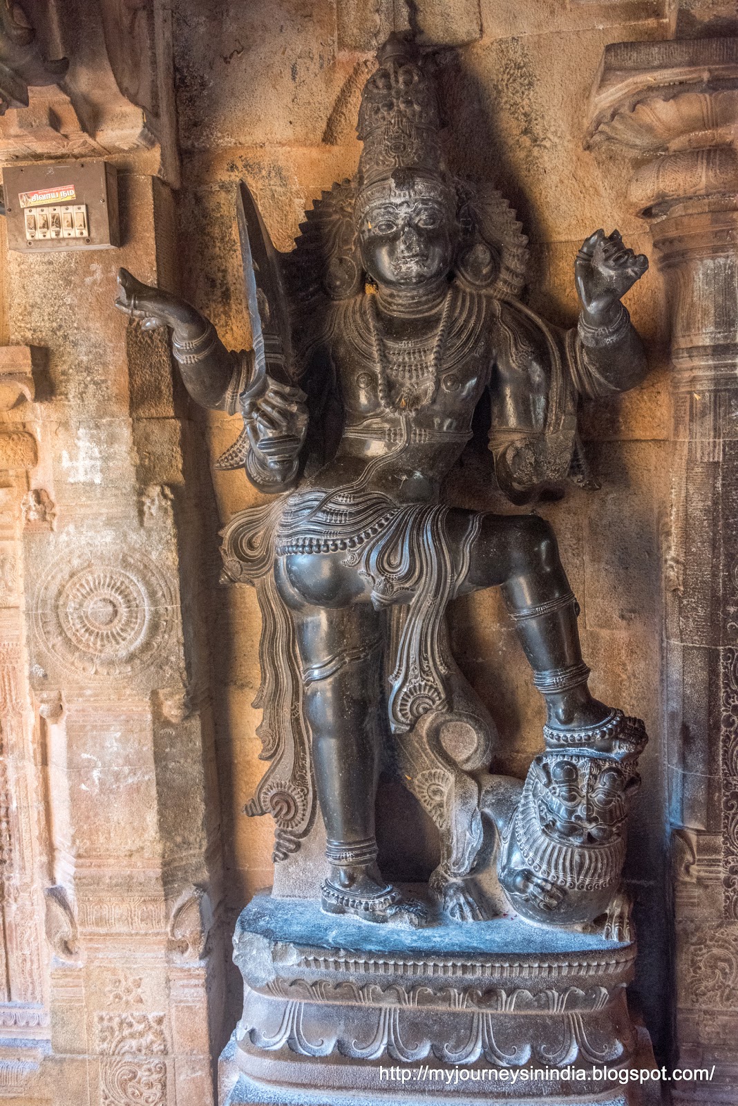 Thanjavur Brihadeeswarar Temple Dwarapalaka