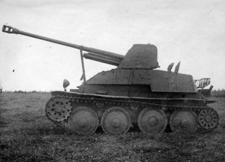 The German 75 mm 38M Marder self-propelled anti-tank gun. - Album