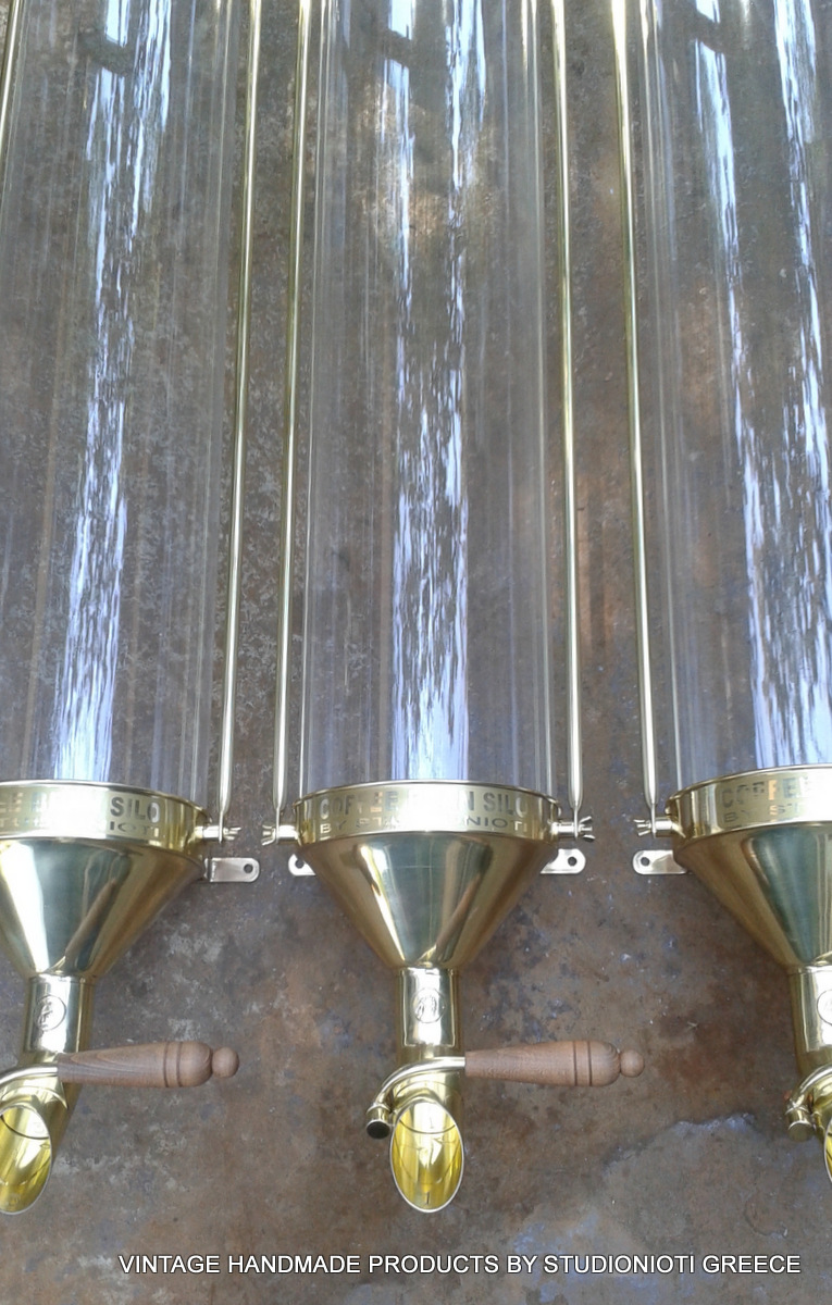 STUDIO NIOTIS COFFEE BEAN SILO F200 BRASS GLOSS WITH KNIFE AND WOODEN