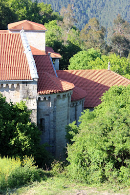 El ábside del monasterio de Santo Estevo de Ribas del Sil en la Ribera Sacra, Orense