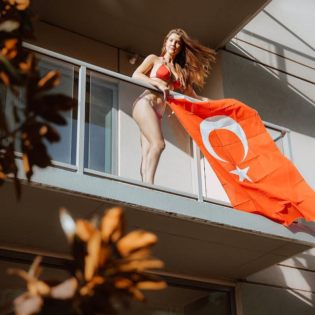 Amanda-Cerny-hot-bikini-with-flag