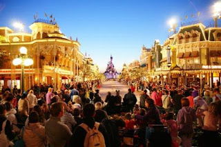 Kontribusi Wahana Wisata (Theme Park) di Perekonomian Kontribusi Wahana Wisata (Theme Park) di Perekonomian