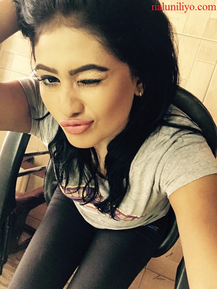 Piumi Hansamali selfie
