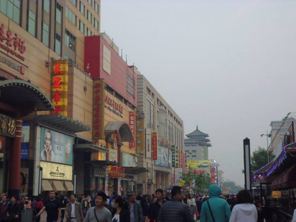 Calle peatonal Wangfujing (Beijing) (@mibaulviajero)