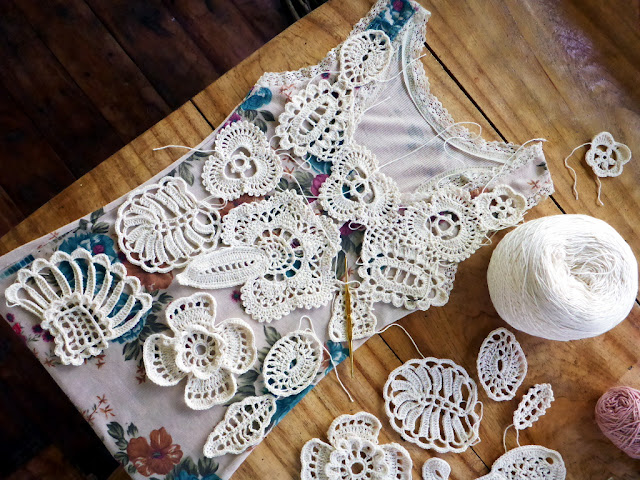 How to design and arrange Irish crochet lace motifs on a top