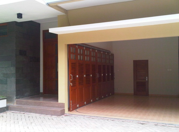 16+ Ide Model Pintu Garasi Minimalis Modern