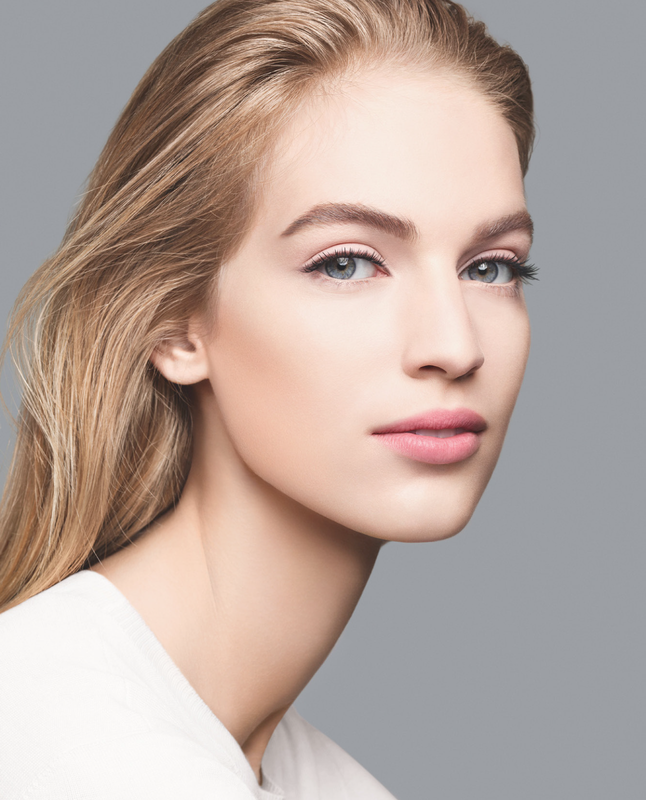 Лицо 2015. Карли Клосс нависшие веки. Красивый естественный макияж. Классическое лицо модели. Модельное лицо.
