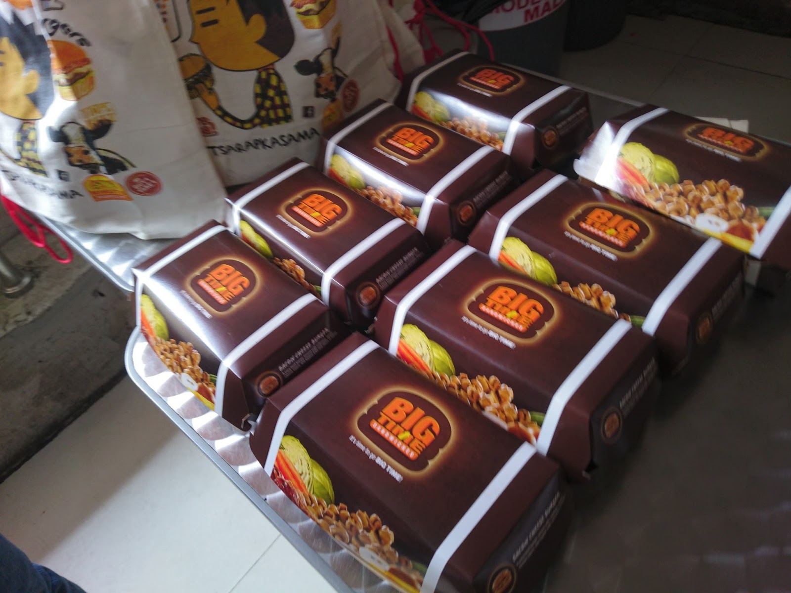 Minute Burger New And Improved Grilled Black Pepper Burger