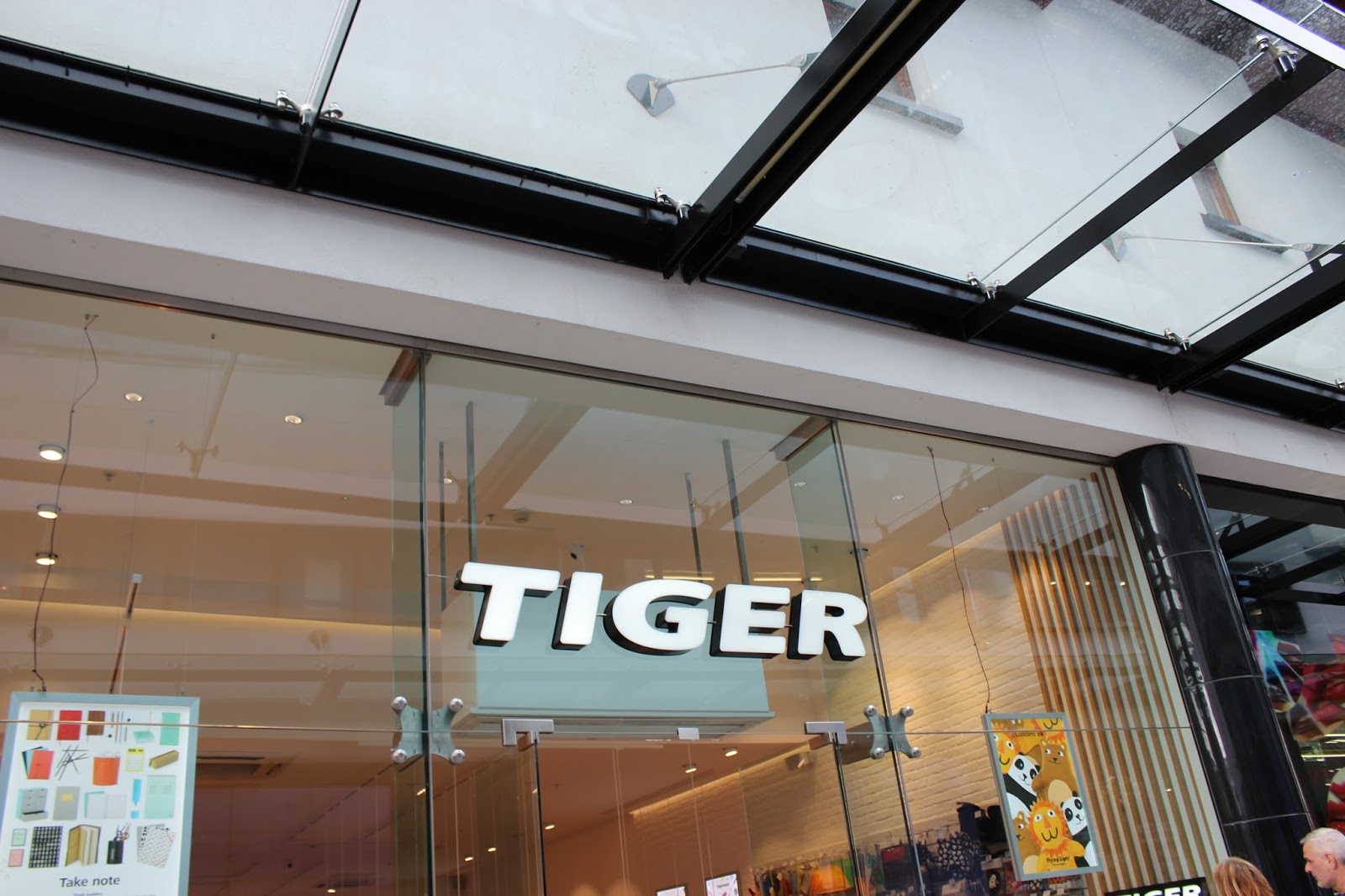 A Day At Princesshay, Exeter - Princesshay Gift Card - Sleek-chic UK